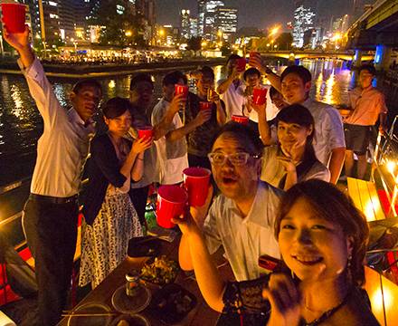 Marry Green 夜のクルーズパーティーの様子